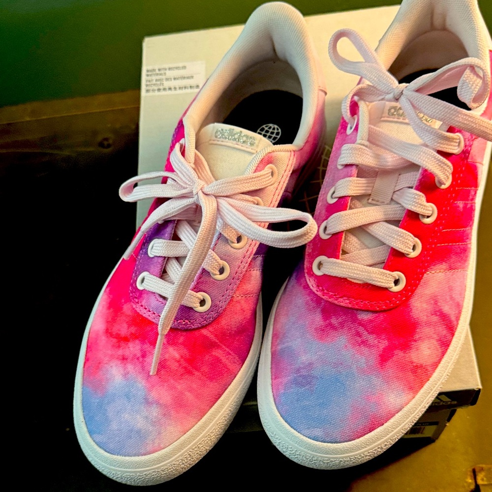 Adidas SKATEBOARD Pink, Purple and White tie dye Sneakers, size 7 1/2, runs big